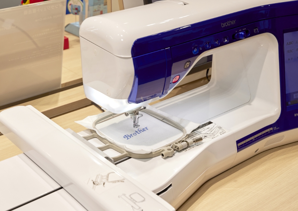 Experience the embroidery speed of the hands-on machine 