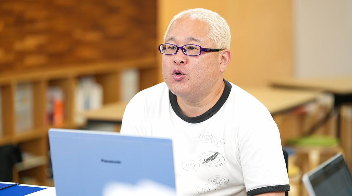 鈴木さんのインタビュー写真