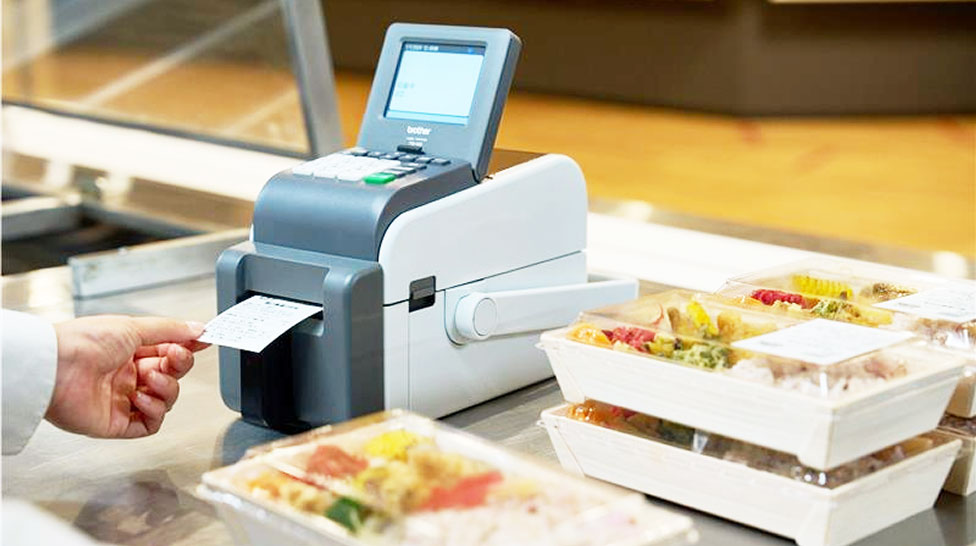 お弁当専門店での業務用ラベリング使用シーンのイメージ 