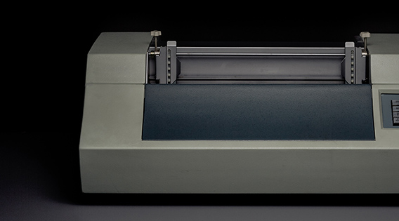 Desenvolvimento da impressora matricial de alta velocidade, em colaboração com a Centronics Data Computer Corporation