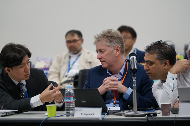 Participants exchanging opinions(FY2019 summit)