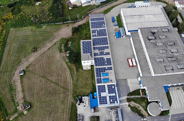 屋上を利用した太陽光発電システム(俯瞰)