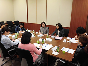Held a group discussion with Outside Director Aya Shirai and female managers