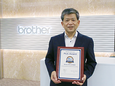 President, Ichiro Sasaki has received a plaque from BLI